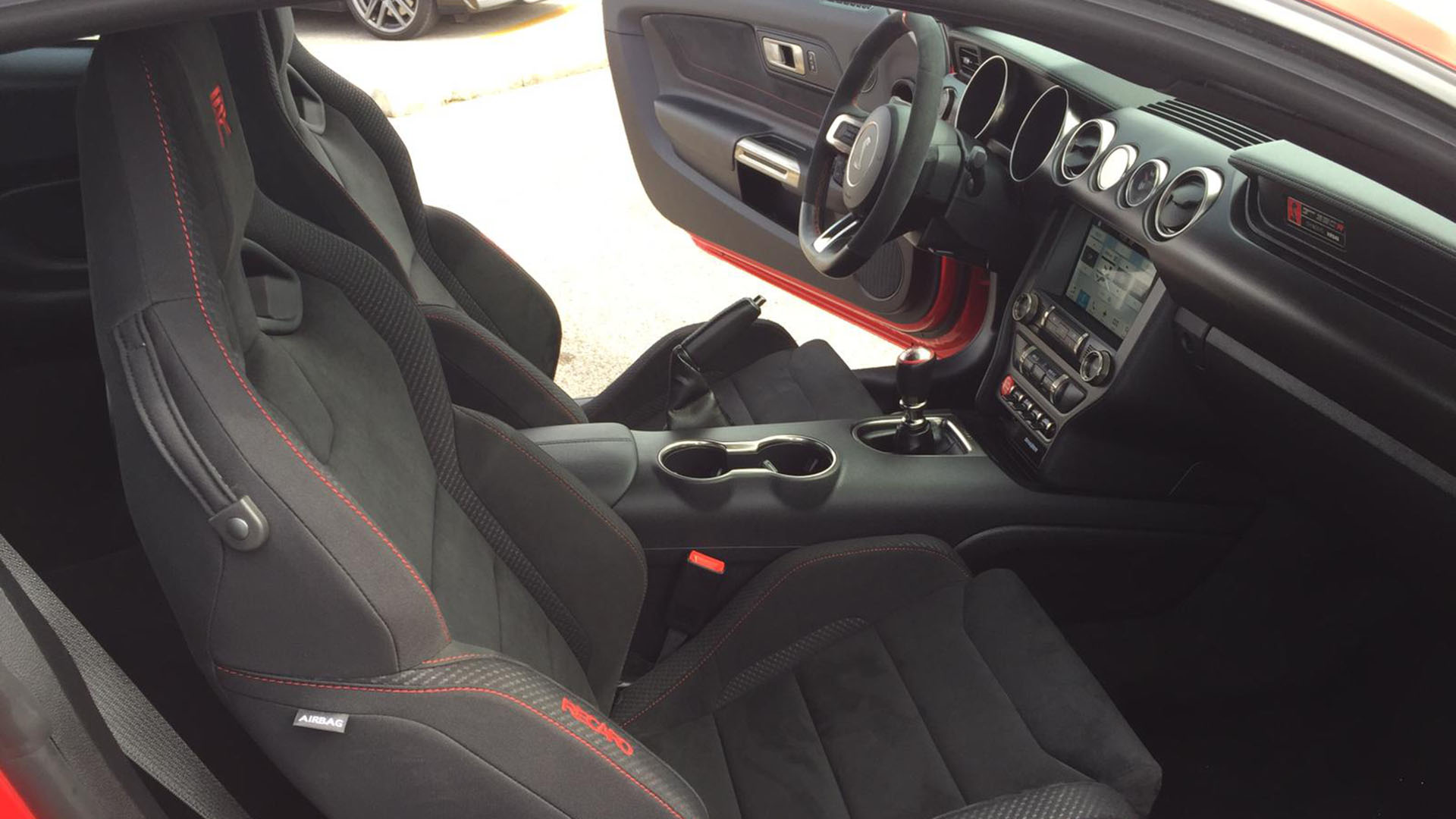 mustang-gt350r-2.jpg